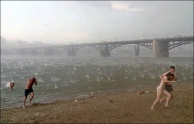 Fenomen înspăimântător pe plajă!